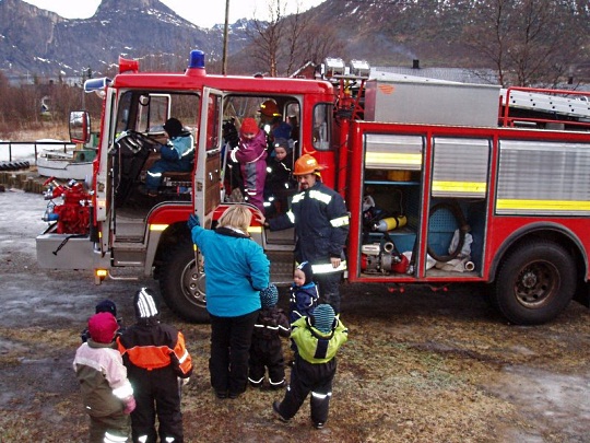Brannbil i Senjahopen barnehage