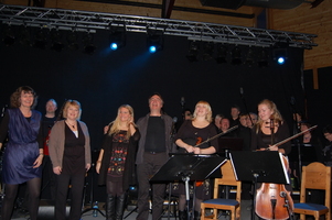 Avslutning med alle på scena_1024x681