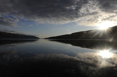 Surnadalsfjorden i vårleg solnedgang. (Trykk på bildet for større versjon) Foto: Bjørn Tore