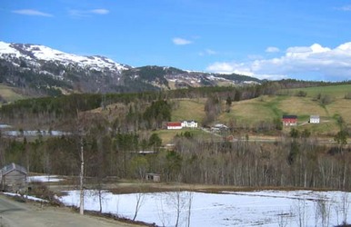 Brubakken med Løfallfjell