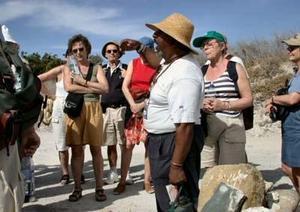 Omvisning på Robben Island. En tidligere fange var guide. Omvisning på Robben Island. En tidligere fange var guide.