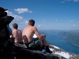 Hovsnebba - utover Sunndalsfjorden