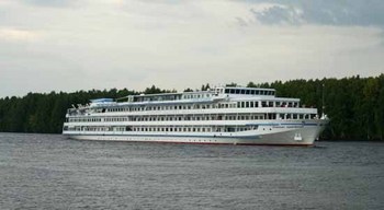 GRIBOEDEV.Båten vi reiste med.�