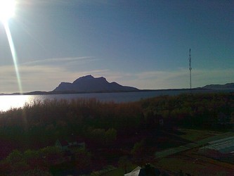 Fugleøya og femris i bakgrunnen