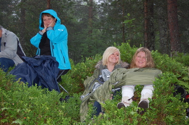 jentene i gresset_1024x681