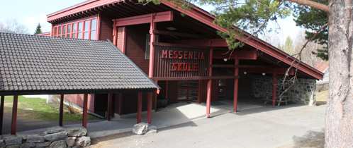 Messenlia skole fra utsiden. Messenlia skole fra utsiden.