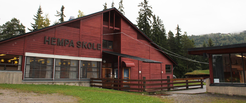 Hempa skole fra utsiden.