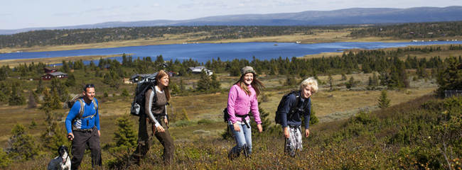 Familie på tur på Sjusjøen.
