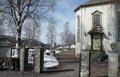 Rindal kirke venter på fine maidager. Fortsatt er det lite vår. Klikk meg større. Foto: Willy