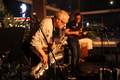 John Pål Inderberg og Ola Kvernberg i samspel under pubkvelden i Surnadal kulturhus fredag. (Klikk på bildet for større versjon) Foto: Bjørn Tore