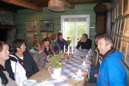 Ved langbordet1_1024x681