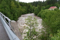 Mye regn det siste døgnet har gjort til at det bruser godt i elvene i dag. Foto: Juanita