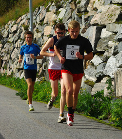 Birger Løfaldli drar på Ole Sæterbø og Joakim Width opp Bjergin.