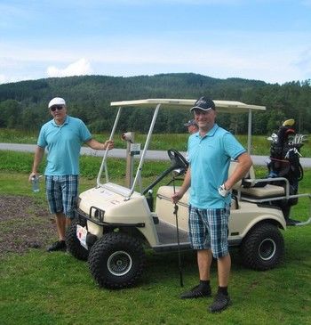 Edvardsen_og_Haugen_med_golfbil_350x365