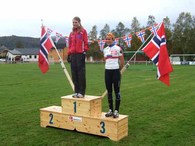 Seierspallen i kl. Kvinner senior 6 km. Norgesmesteren Kirsten Melkevik Otterbu, FIK BFG Fana og bronsevinneren Ingunn Hultgreen Weltzien, Tyrving IL.