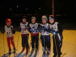 Her er en gjeng fra 9-årsklassen. Fra venstre: Sigurd, Steinar, Mathias, Jonas og Tobias.