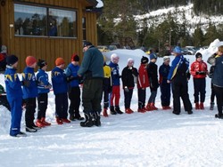 Hele 21 gutter stilte til start i 11-årsklassen.  Her ser vi Lars Olav Kirkholt nr. 8 fra venstre i bildet, mens Jo Svinsås står helt til høyre.