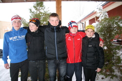 Alle guttene samla etter premieutdelinga. fra v. Vebjørn, Jonas, Jo, Aksel og Hans Ole