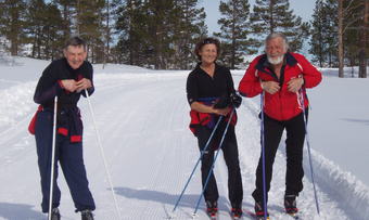 Fornøyde turgåer. Fra venstre Harald Solvik, Turid Mostad, Orkdal, og Hallvard Løkholm, Høylandet.