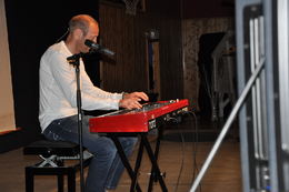 Odd-Bjørn spiller