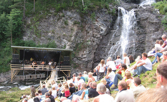 Fosskonsert2006_0985_L_550x336