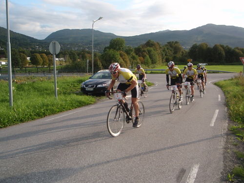 Kjetil Bolme i tet etter første runde, med Rune Kvande på hjulbilde_500x375