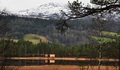 Badstua ved Igltjønna med Skåkleiva i bakgrunnen. Klikk for større! Foto: Willy
