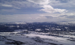 rindal sentrum og Resfjellet i bakgrunn