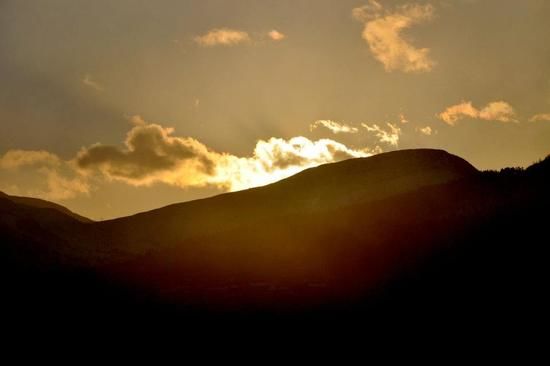 skyet sol_550x366