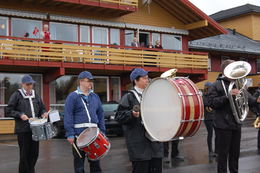 Blæsten og folk på balkongen_1024x681
