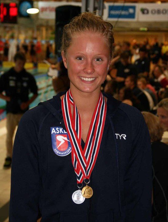 elise næss olsen svømming_550x725
