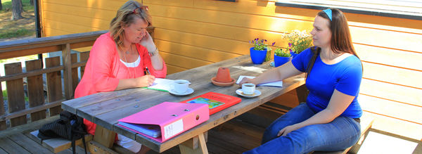 Næringsrådgiver Heidi T. Karlsen og kafédriver Ingri Fjestad. Næringsrådgiver Heidi T. Karlsen og kafédriver Ingri Fjestad.