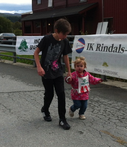 Unge Lina Roindt-deltakere i mål!