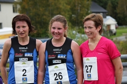 De tre første i dameklassen: Berit Westermo (Namdal Løpeklubb) nr 2, Maria Wågan (Namdal Løpeklubb) nr 1 og vår egen Ann Elin Øyen Løfald nr 3.