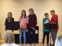 Maja, Jorunn, Marte, Arve og Even framfører Tivoli_1024x768