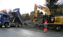RM bil og gravemaskin_1024x606