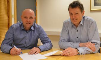 Atle Norli Magne bjørnstad signerer_1024x623