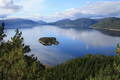 Vargøya frå berget ved Årneshola