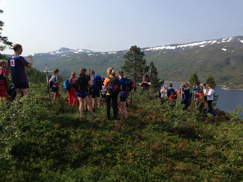 Kort pause i første brattlia opp fra Follsjøen, Snota i bakgrunn..jpg