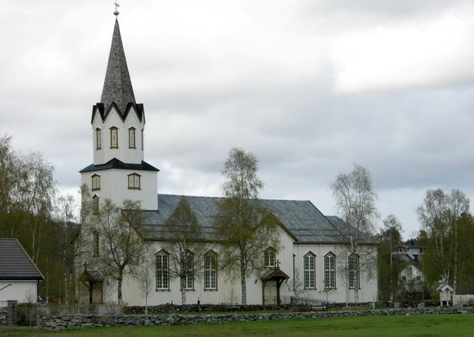 Rindal kirke 2009[1]_700x498