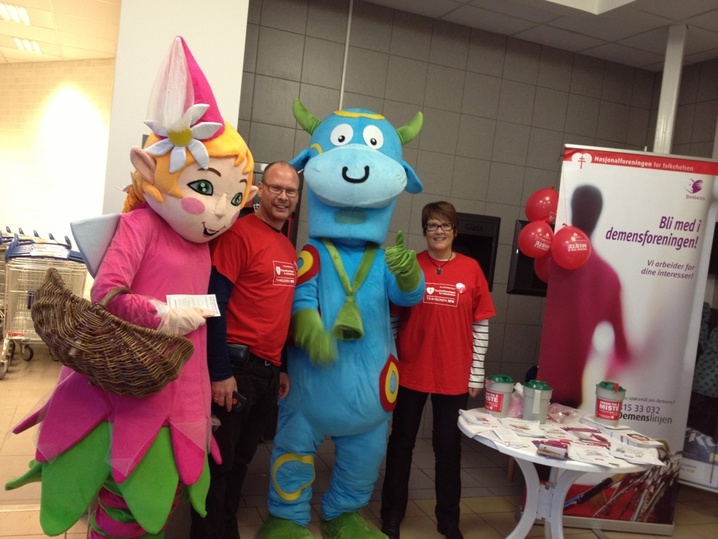 På TV-aksjons-stand. Mons Otnes og Marit Foss_718x539.jpg