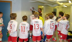Coach Møller instruerer