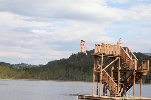 5. Her hopper Mathea Røen.jpg