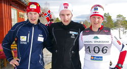 Vinnerne av årets nordmarkløp: Hallvard Løfald i midten, Gjermund Løfald til venstre og Morten Svinsås til høyre. Foto: Trollheimsporten