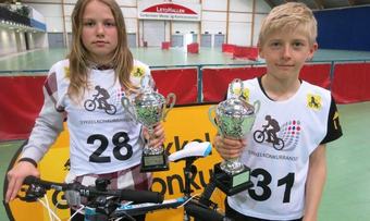 Hanne Fugelsøy fra Mo skole på Indre Nordmøre og Sigve Bårtvedt Skjerdal fra Aurland skol_700x466