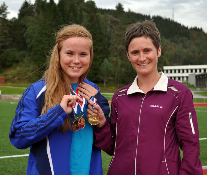 Beate og Norun Næss Bolme_690x584.jpg