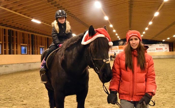 svarta erika faksnes øie og thea emilie nygård.jpg