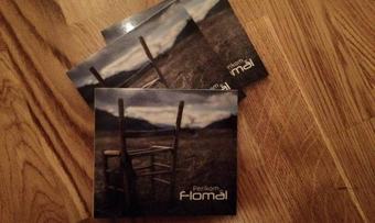 Flomål album foto Perikom_690x518