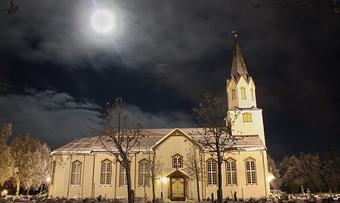 Rindal kirke vinter Foto Eli Solvik