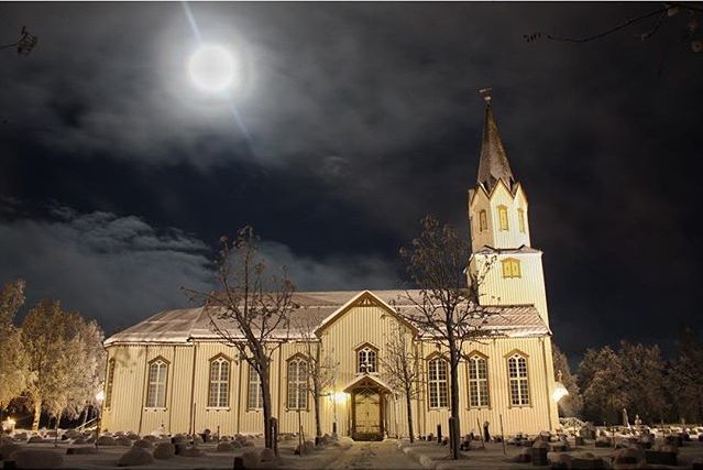 Rindal kirke vinter Foto Eli Solvik